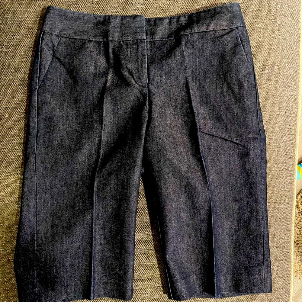 🚫SOLD🚫 Halogen, Taylor fit, knee shorts, blue, size 4